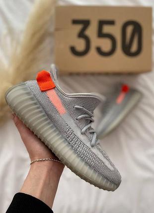 Жіночі кросівки adidas yeezy boost 350 сірі ізіки тканинні легкі для жінок зручні адідас