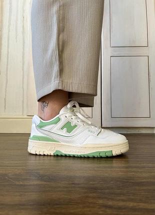 Біло-зелені кросівки new balance 550, жіночі стильні кроси зі шкіряним верхом