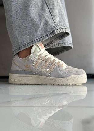 Жіночі кросівки adidas forum 84 low бежеві замшеві адідас форум адіки