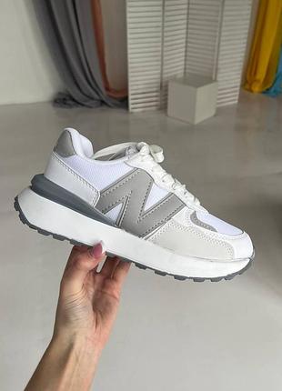 Жіночі кросівки new balance білі, стильні та зручні кроси нью баланс