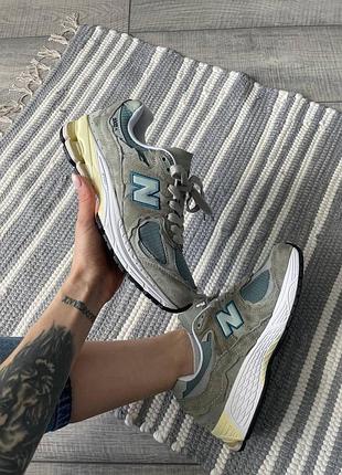 Кросівки new balance 2002r сірі замшеві для жінок стильні повсякденні модні