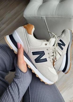 Легкие женские кроссовки new balance 574 бежевого цвета из замши