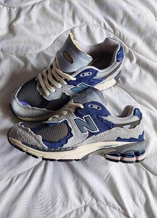 New balance 2002r жіночі кросівки сірі замшеві для жінок стильні повсякденні