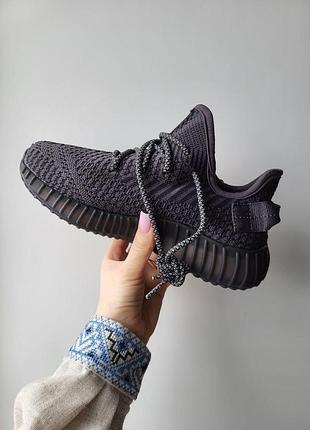 Жіночі кросівки adidas yeezy boost чорні легкі тканинні для жінок модні ізіки адідас