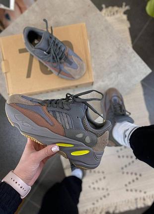 Кросівки adidas yeezy 700 сірі для жінок легкі тканинні зручні та стильні ізіки адідас 41