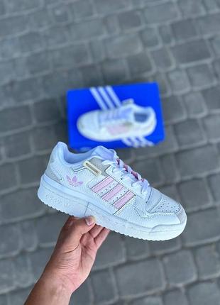 Білі з рожевим жіночі кросівки adidas forum exhibit low, комфортні та модні адідас форум