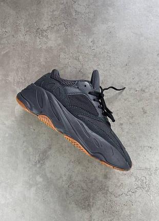 Жіночі кросівки adidas yeezy 700 чорні ізіки для жінок легкі тканинні адідас 40