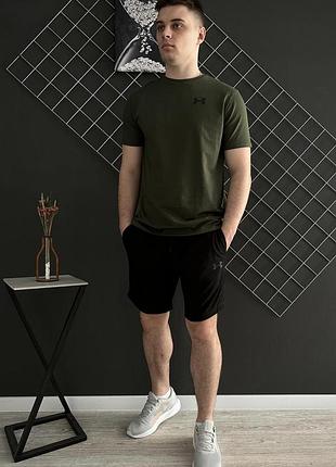 Літній комплект футболка хакі та чорні шорти under armour чоловічий спортивний костюм на літо футболка та шорти