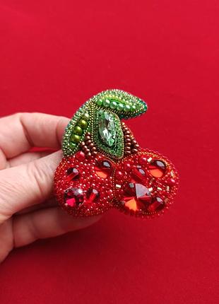 Сочная брошь вишня для самых сладких и нежных модниц