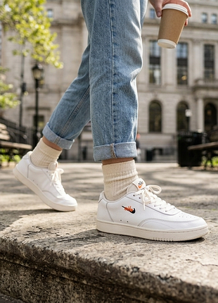 Кроссовки nike court vintage premium – белый/оранжевый – us 7 / eu 38