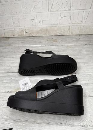 Женские босоножки crocs brooklyn high wedge