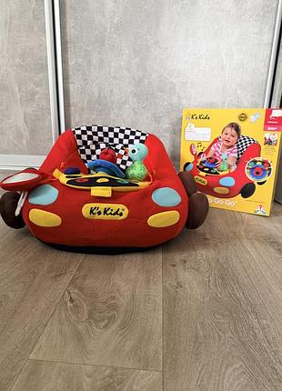 Іграшкове крісло-машинка k's kids jumbo go go go має інтерактивну панель керування та виготовлене з м'яких матеріалів.