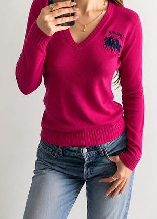Женский джемпер цвета фуксии от бренда ralph lauren sport.
