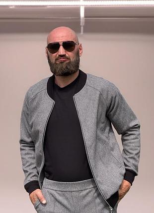 Спортивний костюм casual стилю.