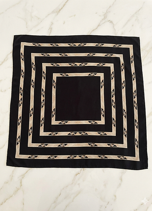 Классический шелковый платок в стиле "old money