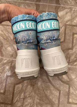 Moon boots frozen 5