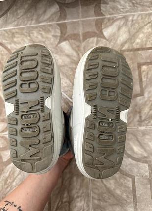 Moon boots frozen 7