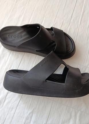 Чиночи шлёпки. crocs.