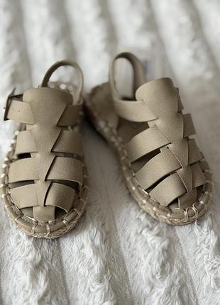 Сандалі river island