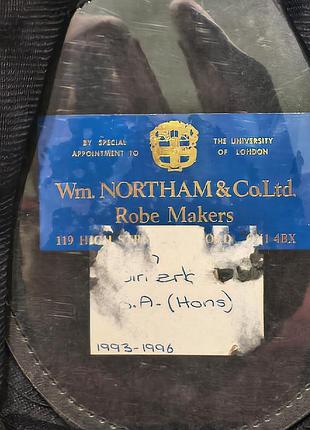 Vintage 1993 -96 - wm. northam&co.ltd-the university of london- robe makers - випускна академічна шапока(конфедератка)- р. -56