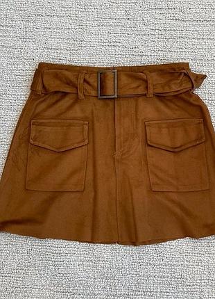 Коричнева замшева міні-спідниця zara з поясом