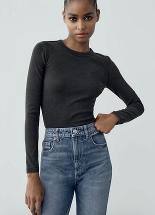 Трендовий виварений лонгслів zara
