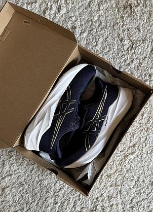 Бігові жіночі кросівки asics versablast 4