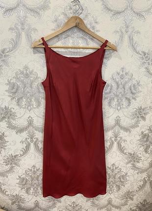 Шовкова сукня prada burgundy silk в кольорі бургунді