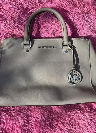 Продам жіночу сіру сумку з сафʼянової шкіри  michael kors sutton large saffiano leather satchel bag pearl grey 5
