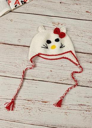 Вязаная шапочка чепчик ручной работы в стиле hello kitty
