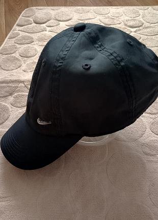 Кепка nike в черном цвете.