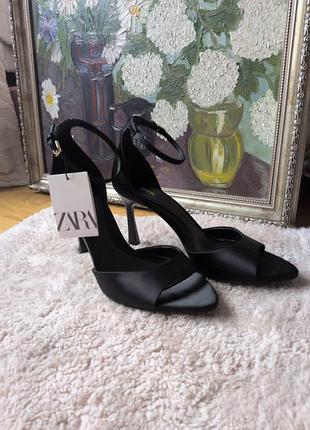 Новые сатиновые туфли zara