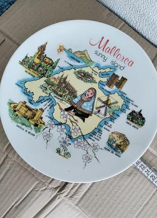 Фарфоровая тарелка из майорки