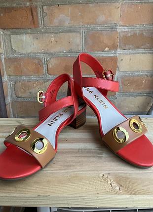 Женские кожаные босоножки anne klein