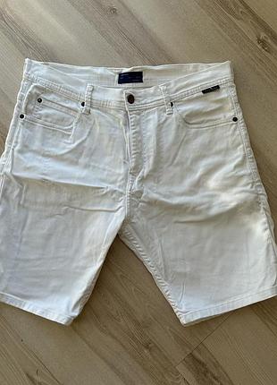 Білі джинсові чоловічі шорти zara