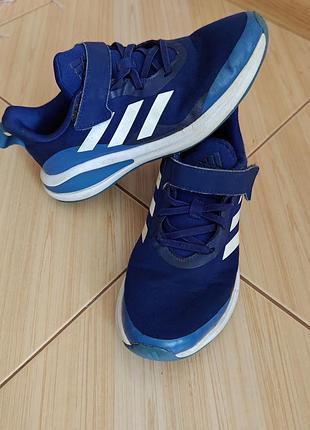 Крассовки adidas,37 размер.