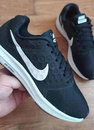 Оригинальные nike. р40 длина стельки по факту 25.5см