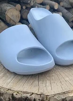 Шльопанці yeezy