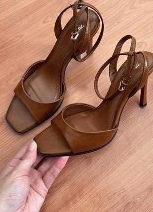 Босоніжки zara