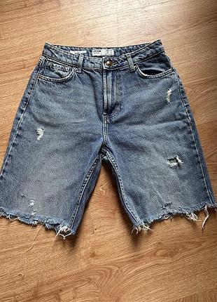 Джинслві шорти з потертостями від bershka