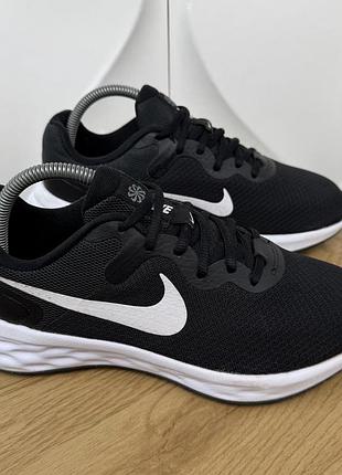 Оригінальні кросівки nike revolution