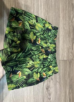 Дитячі плавальні шорти h&m з тропічним принтом туканів. мають зручний еластичний пояс та внутрішню сітку. ідеально для пляжу.