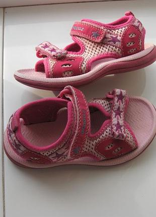Босоніжки,сандалі clarks doodles,р.22-23 устілка 15см