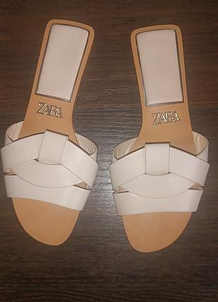 Zara бежеві шльопанці
