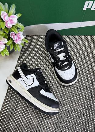 Оригінальні кросівки nike force
