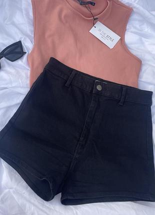 Жіночі чорні джинсові шорти bershka