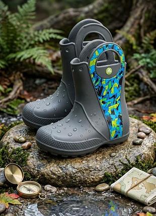 Оригінальні  дитячі гумові чоботи відомого бренду crocs (модель з лінійки handle it rain boot).
