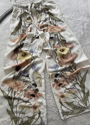 Широкі штани від h&m з віскозної тканини, що мають високу посадку та квітковий принт