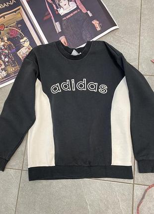 Вінтажний чорний світшот adidas із контрастними білими боковими вставками та вишитим ретро-логотипом бренду по центру