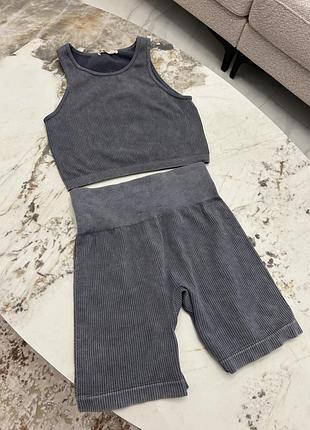 Спортивний костюм топ і шорти pull&bear